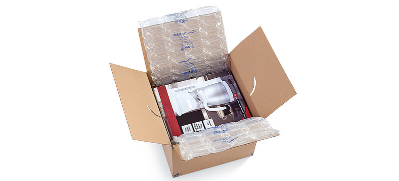 Una scatola di cartone contenente una macchina per il caffè e delle imbottiture d’aria