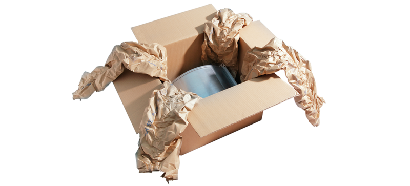 Una scatola di cartone contenente un componente e dell’imbottitura di carta marrone